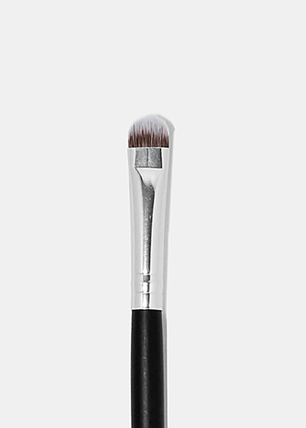 E123: Eyeliner Blending Brush